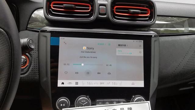 领克02 hatchback原车自带的音乐软件。个人推荐想要更好的效果，可以用扣扣音乐，然后吧音效打开到“全景音效”，绝！