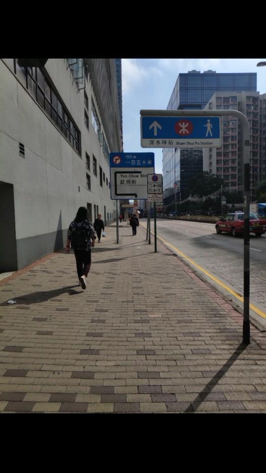 奔驰c级(进口)香港街头的车别有一番风味????……