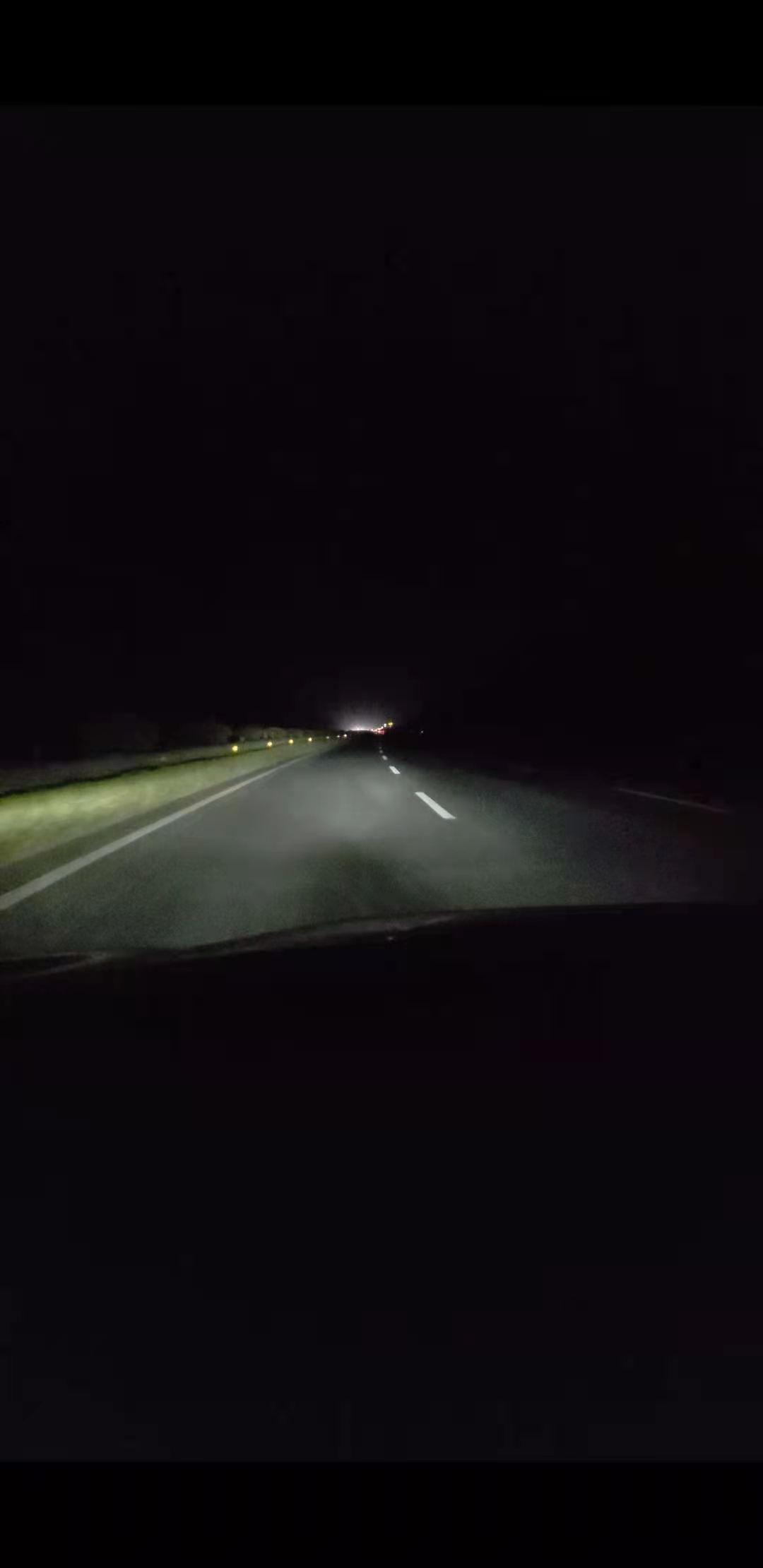 起亚k3各位车友你们的车灯也有这个阴影吗？