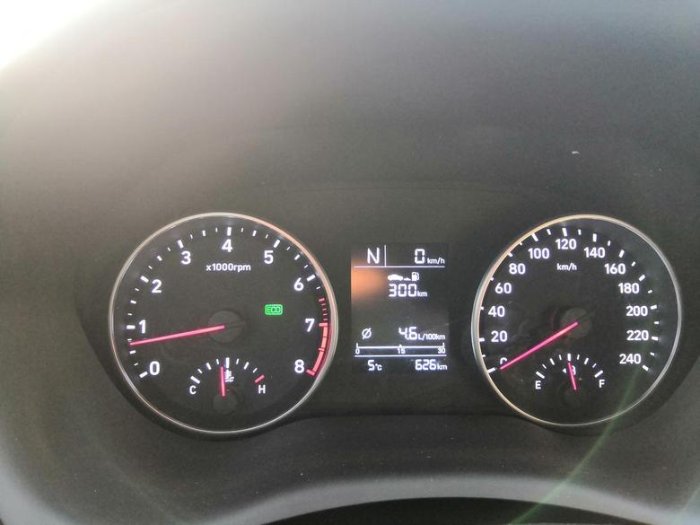 现代新悦动加满油后油耗表自动清零了，跑了一趟50公里的天津大道，这油耗正常吗？