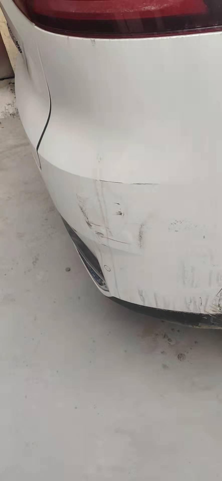 哈弗f7我的车被人家刮蹭，帮忙看看喷漆得多少钱？