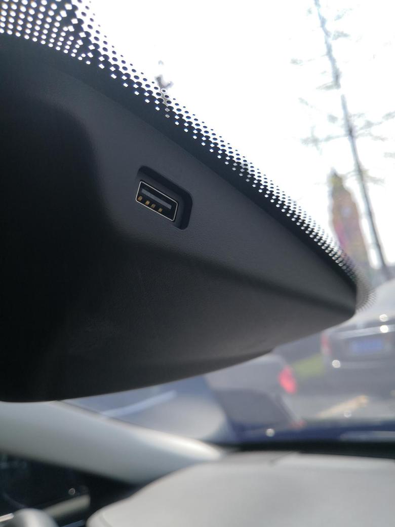 金牛座万能的车友们，谁知道后视镜背面有个USB接口是干嘛用的？