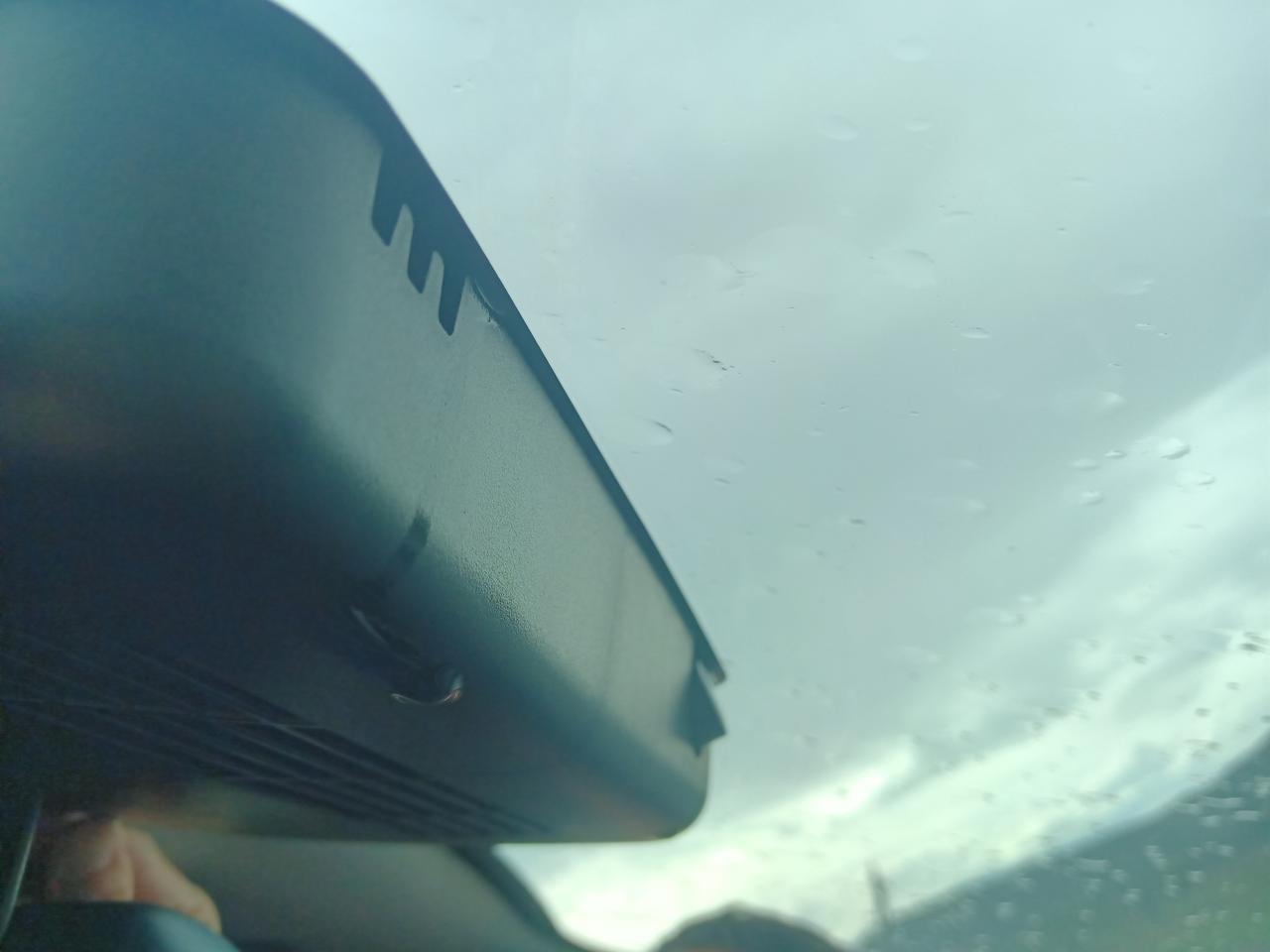 风行t5 evo心塞，刚买十几天，下大雨发现行车记录仪处漏水，我太难了，呜呜X﹏X
