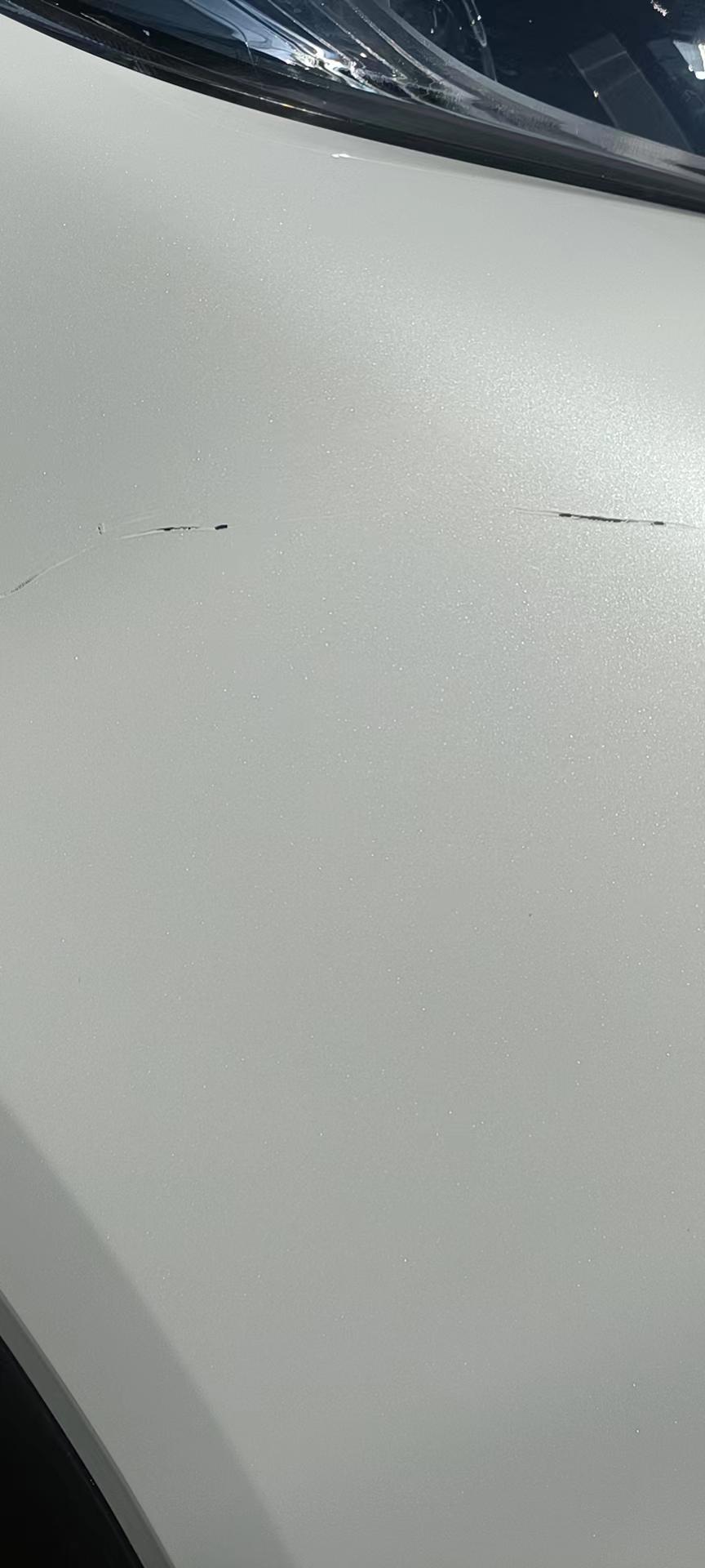 本田XR V 车子刮成这样还需要补漆吗？有的地方已经漏底漆了。修理店补漆能和原漆一样吗？