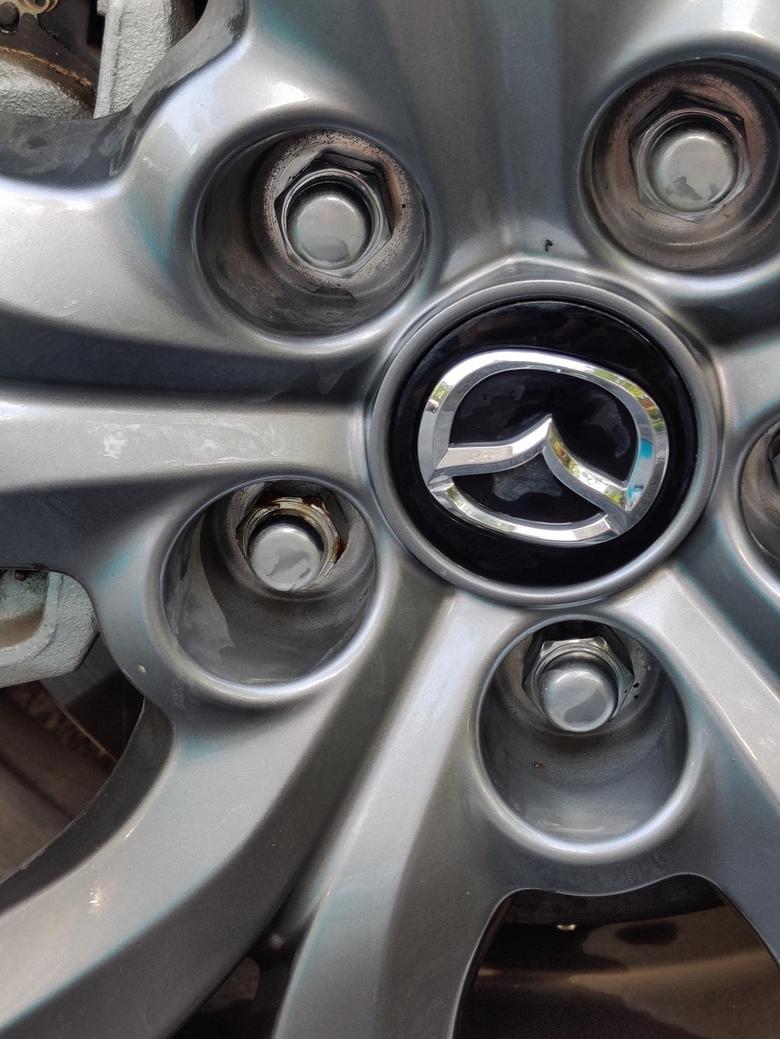 马自达cx30 才买不到三个月的车，车轮螺栓就锈了。。