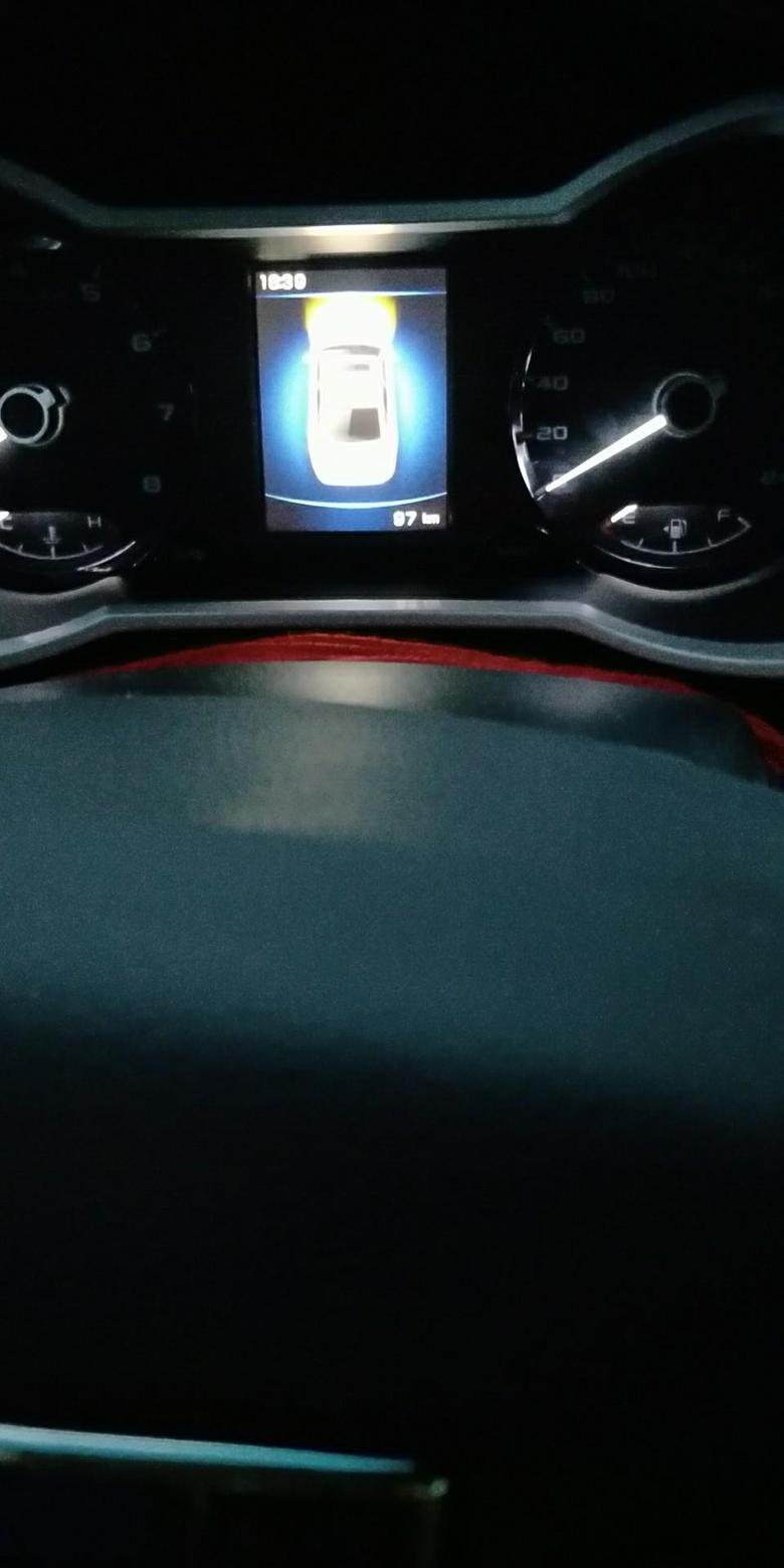 帝豪gl2018款1.4t自动精英版，刚买2天，我关闭打灯了，而且还熄火了，显示屏上面显示未关闭大灯，然后我下车按锁车键他有喇叭提示声就是锁不上。这是为什么呢？而且我什么都关好了