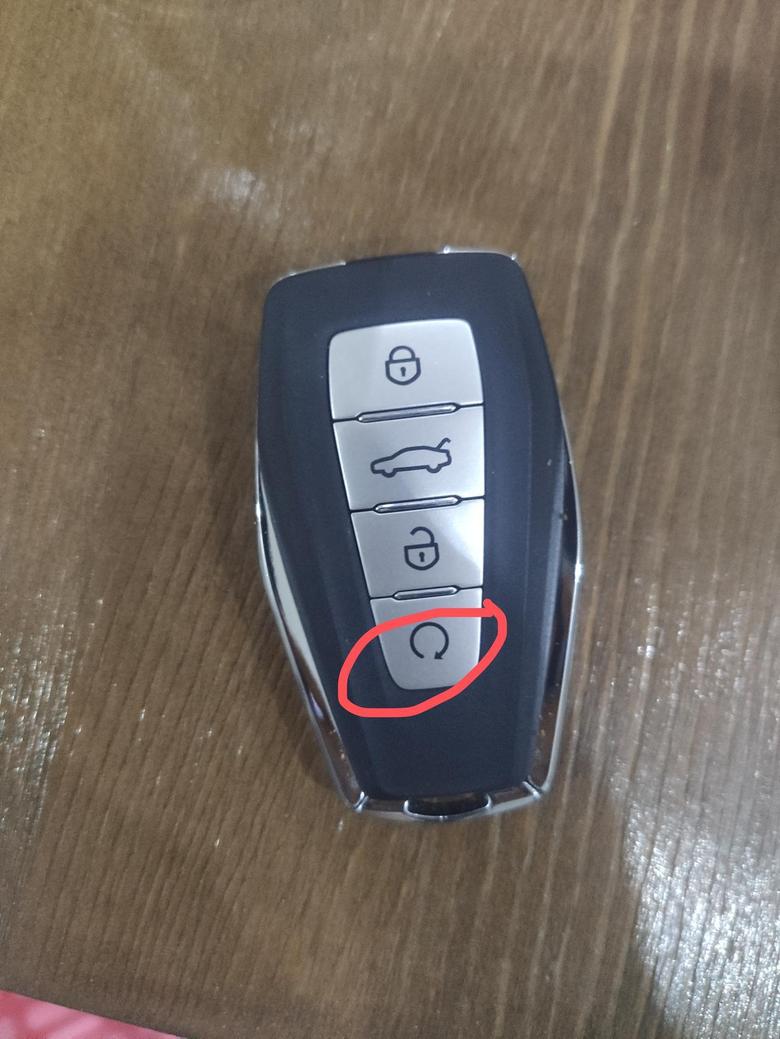 各位车友，21款帝豪gl，车钥匙的这个按键是干嘛的？