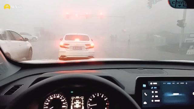 瑞虎5x车友们，雾天快点开车。东北大冬天，大雾弥漫啊。