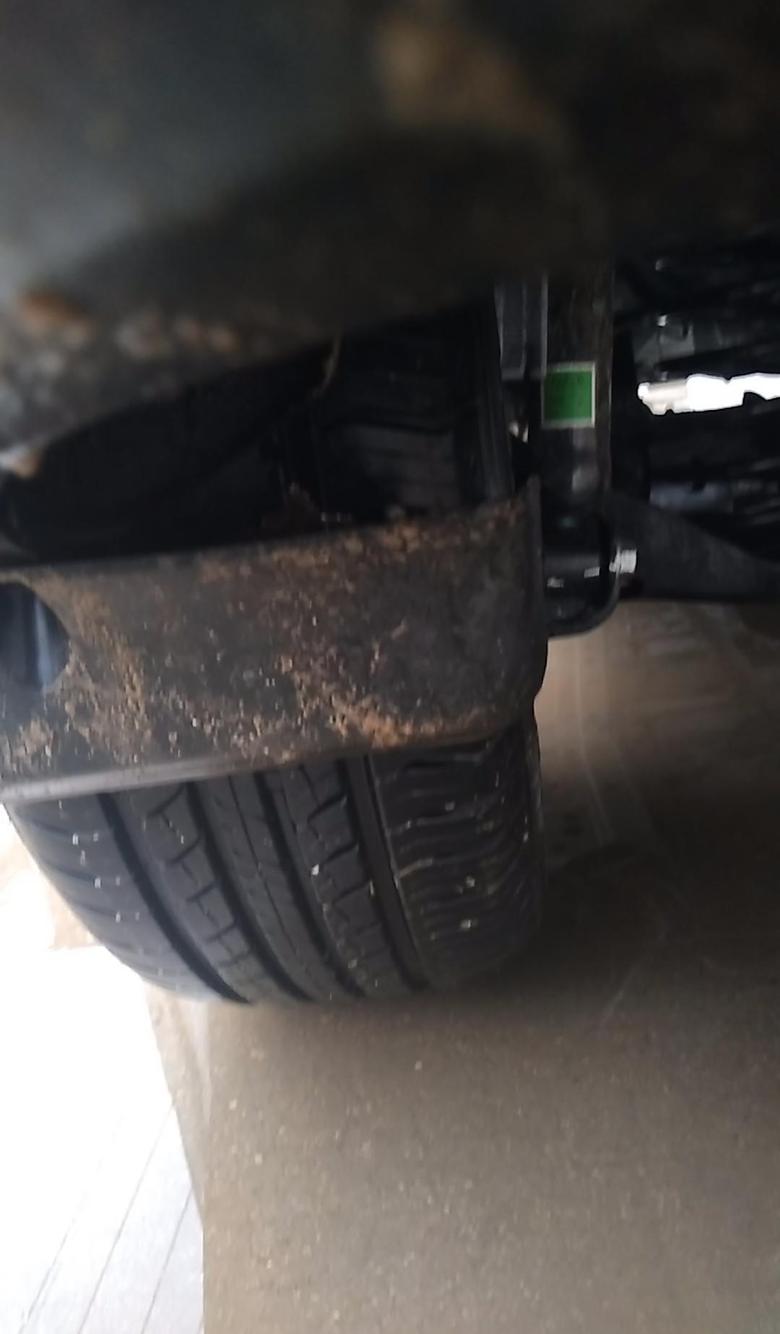 瑞虎5x的车友们！你们的车下午后面有泥吗？我的怎么后面都是泥，我加了挡泥板的？？？