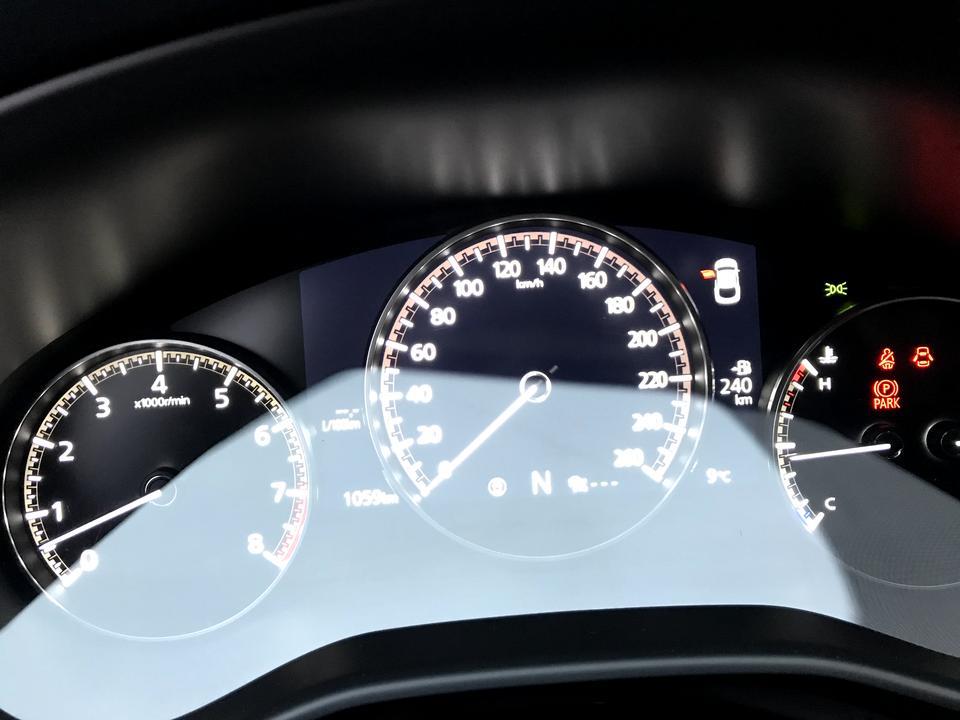 马自达cx30 仪表盘显示示宽灯亮，为什么近光灯也亮？而且关不掉？？？