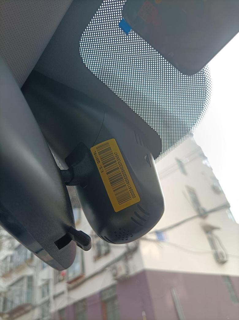 各位大神们问个事，这吉利远景2020款亚运版CVT自带的行车记录仪能连接手机吗？有没有什么APP能在手机上看行驶视频的？