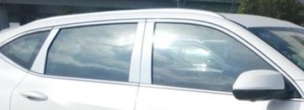 哈弗f7车窗的白色竖条不好看，请问是选装的还是自带的