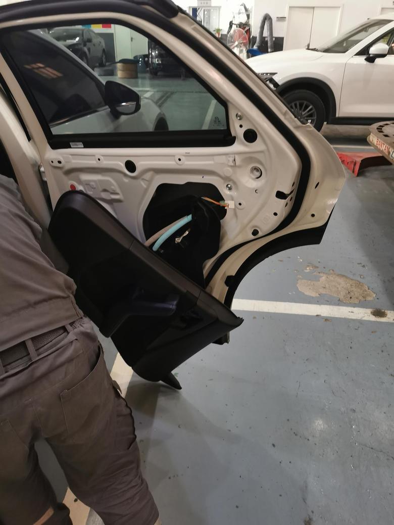马自达cx30 提车一个月今天发现门把手松动！装配工艺差到极点！