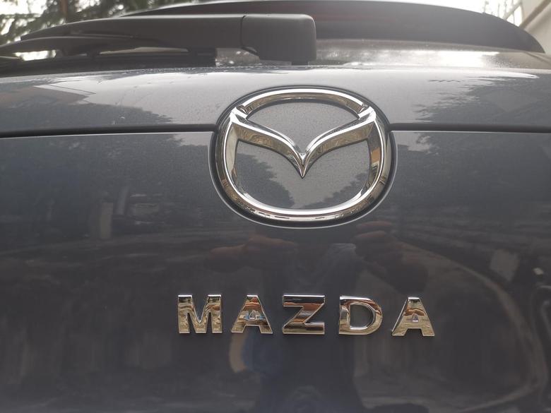 马自达cx30 自己在网上买了个英文字母随便贴在了车屁股上！