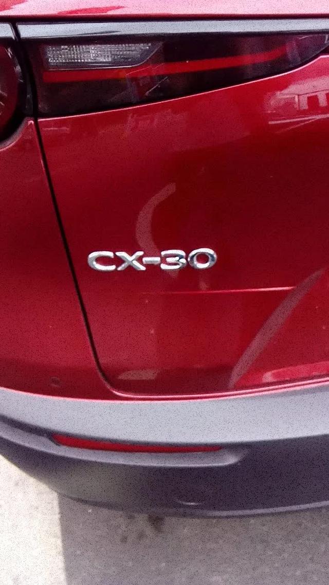 马自达CX30的识别标志。