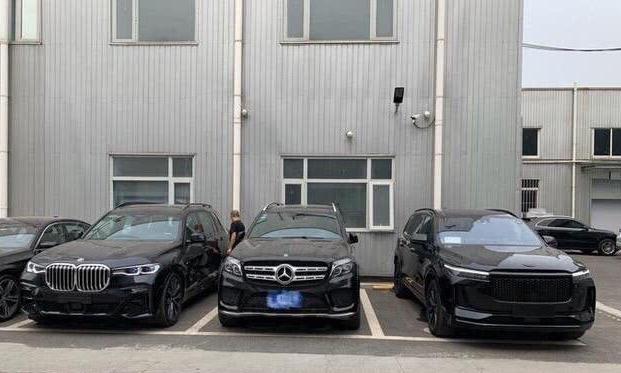宝马X7、奔驰GLS400和理念ONE三款车停在一起，大家觉得哪一款的前脸更好看？？？
