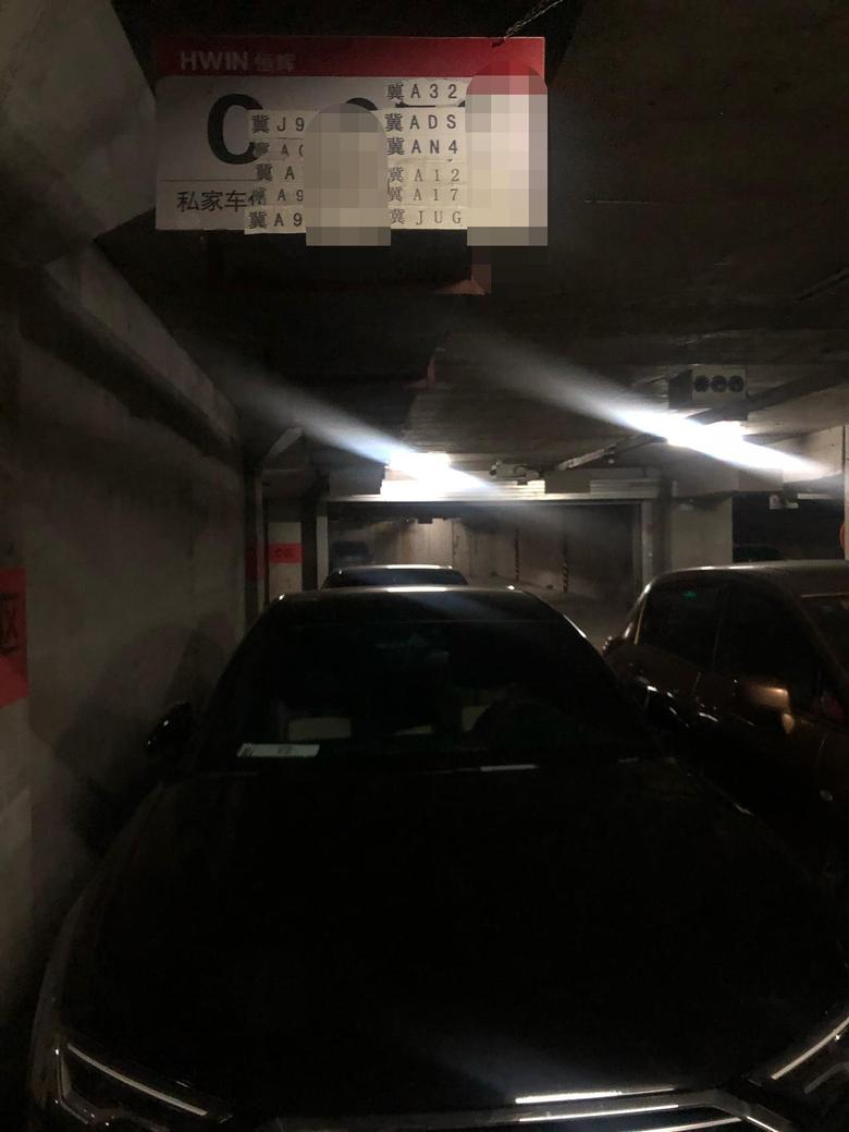 揽胜运动版河北省会石家庄北二环某小区的地下停车场，一家车位有8辆车，有许多家，据说许多浙江南方人来石家庄做生意的。