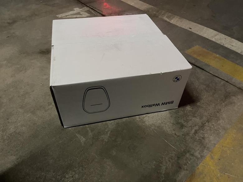 宝马ix3国网申请安装好三相电表，厂家今天来安装充电桩，两个多小时搞定，刚好三十多米线，没加一分钱。