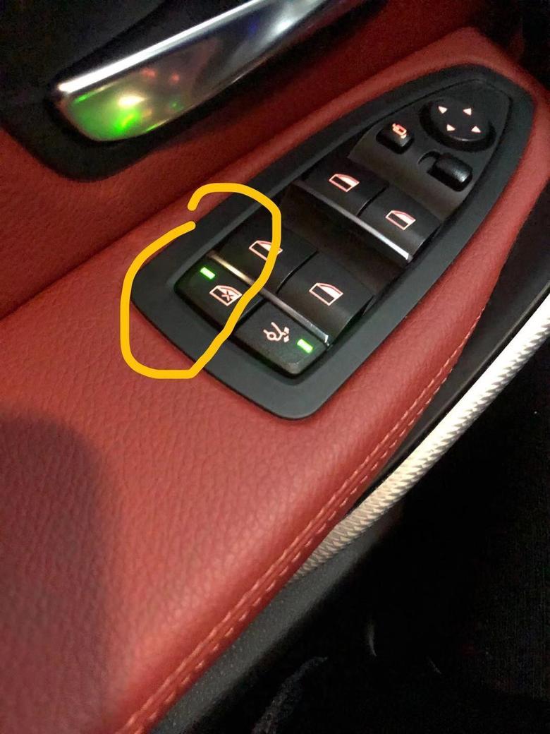宝马3系gt主驾驶的玻璃升降锁定键，怎么按都没用，灯常亮，什么情况？？宝马330iGT，19款