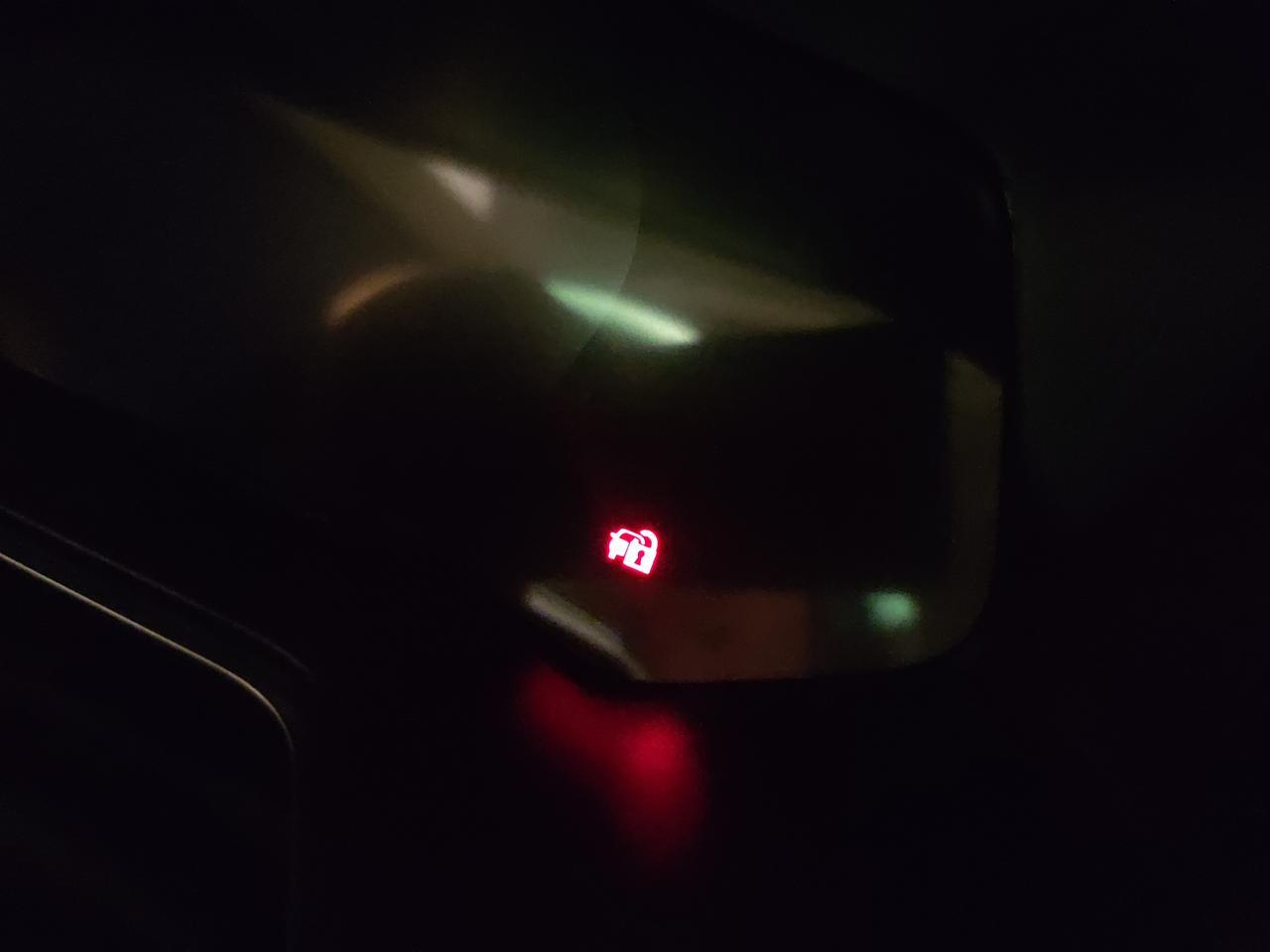 长安欧尚x7x7尊享锁车以后仪表盘上的图标是啥意思有一样的车友吗？