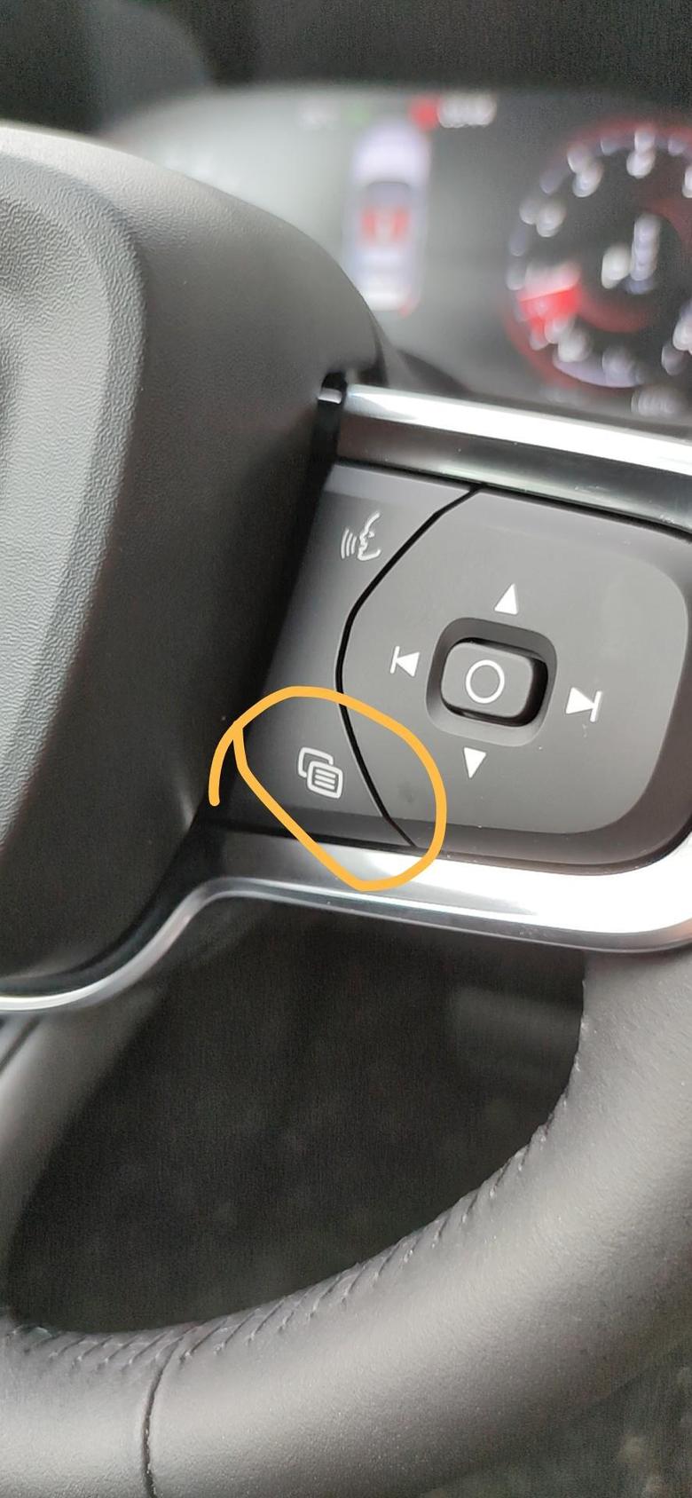 沃尔沃xc404月30号提的新车方向盘右边菜单键按钮不灵敏有木有遇到相同情况
