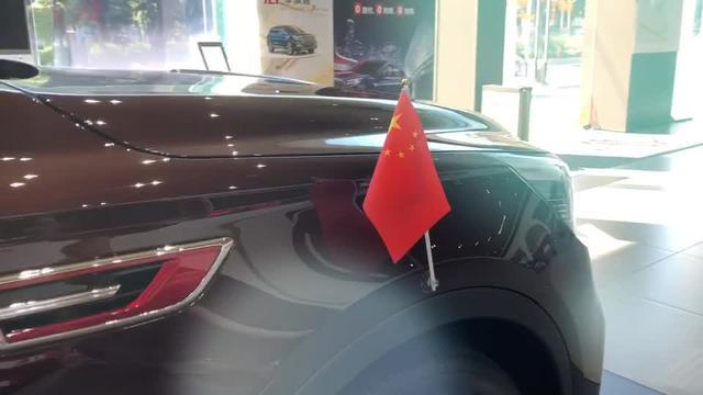 新款红旗HS7车身是真的非常大，5米多的车长怎么看都霸气！