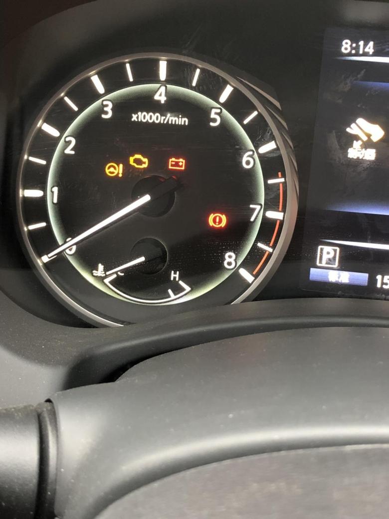 英菲尼迪q50l请问车友们，车子通电自检（发动机未启动）仪表盘显示黄色的方向盘符号，旁边还有个叹号，这是什么意思？发动起来以后就没有了。