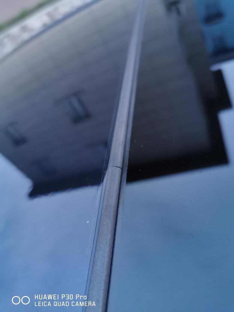 宝马5系(进口)朋友们你们天窗密封圈有没有裂痕，也没有去刮过。