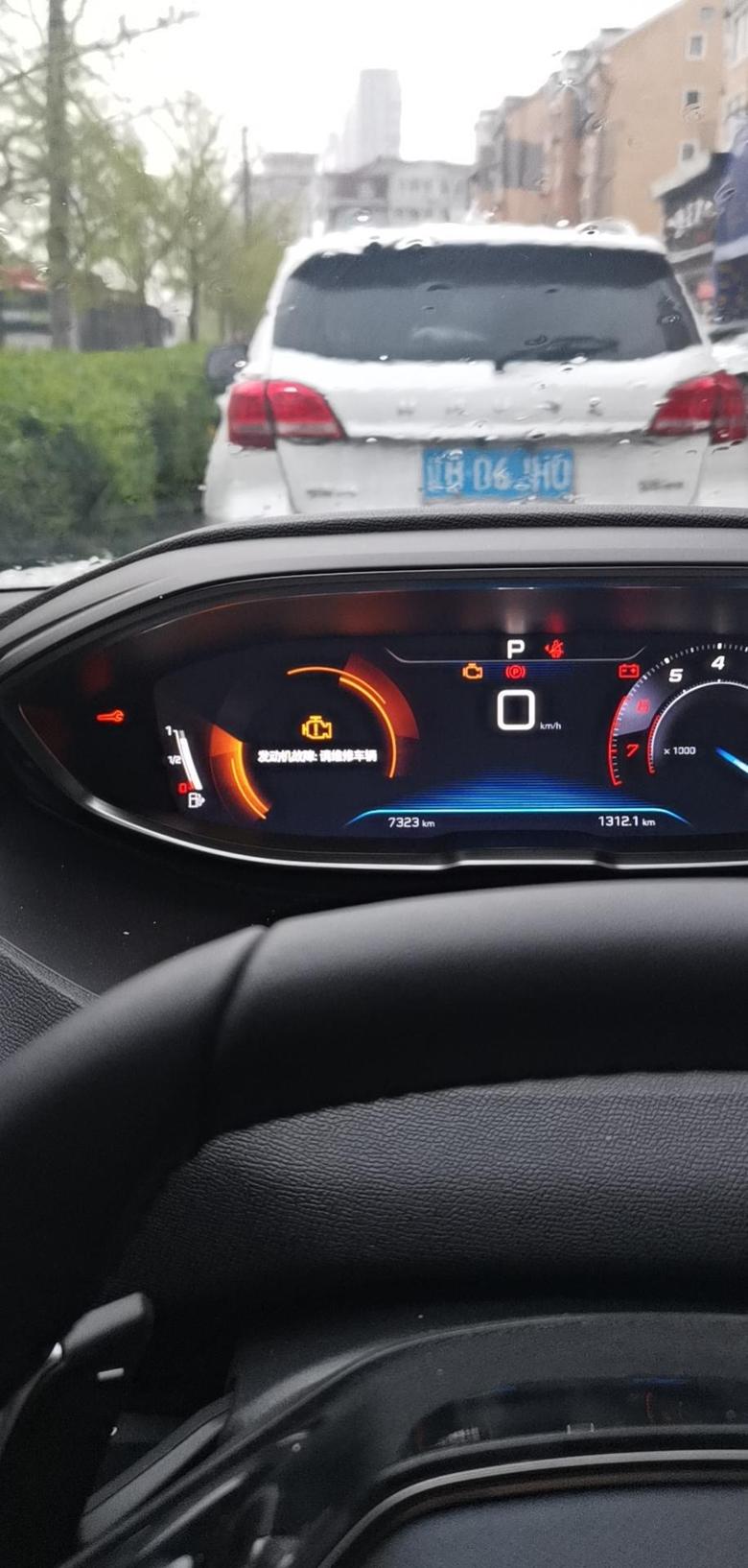 标致4008早上起来启动车子，提示“发动机故障，请维修车辆”，熄火后，过了一会再启动，就好了。请问，这是怎么回事？行驶环境非常好，平均速度41油耗表显6.5新车3个月，行驶7.3K+公里，加油一直是中国石油95#