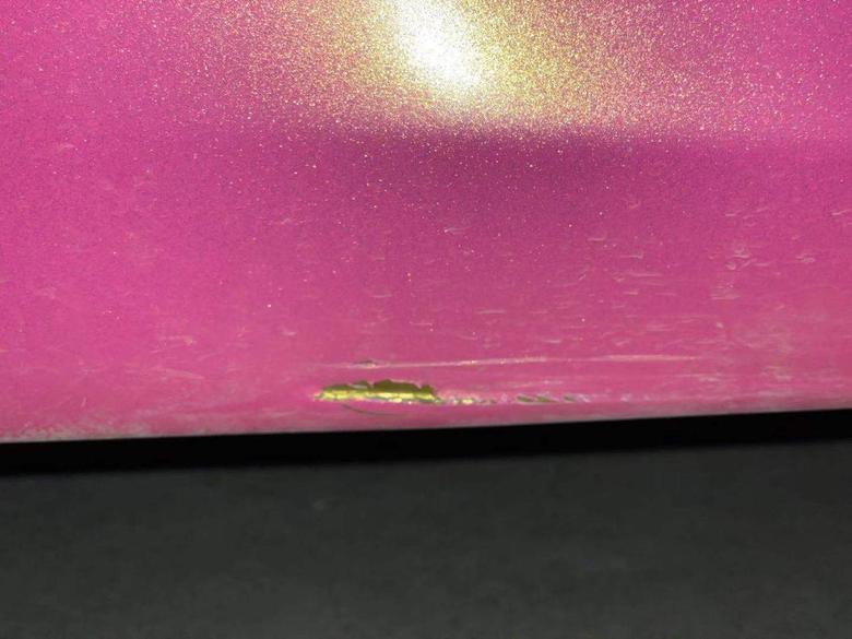 来云南旅游租的宝马X2的车，外面的膜刮坏了，里面金色的有凹陷，不知道维修费用多少，希望内行的朋友可以发表一下看法