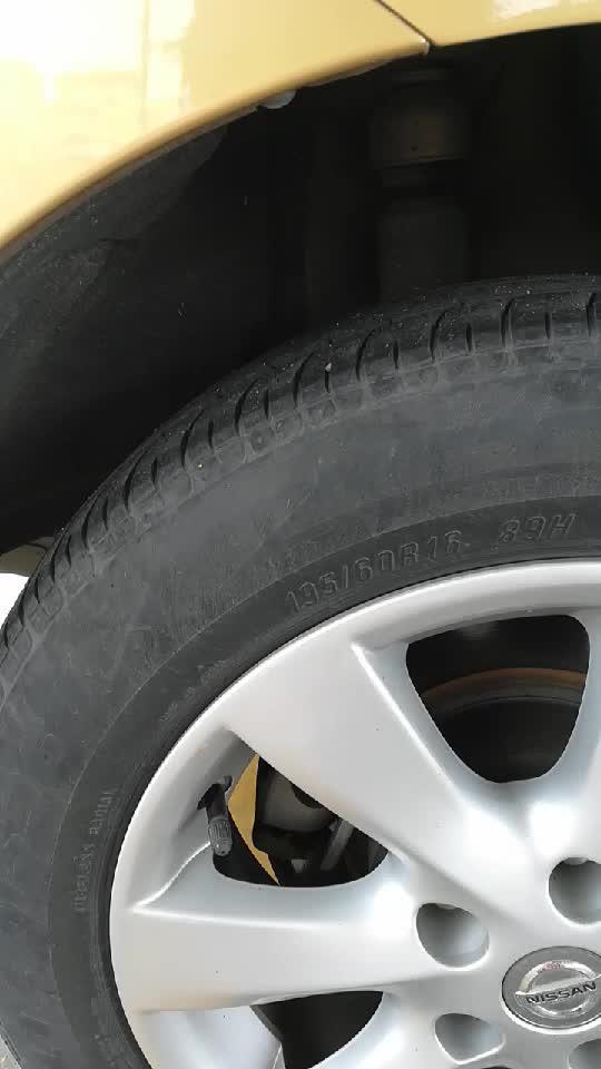 骐达tiida骐达的原装轮胎尺寸是16寸的，感觉比很多车厚道了！大就是好看！