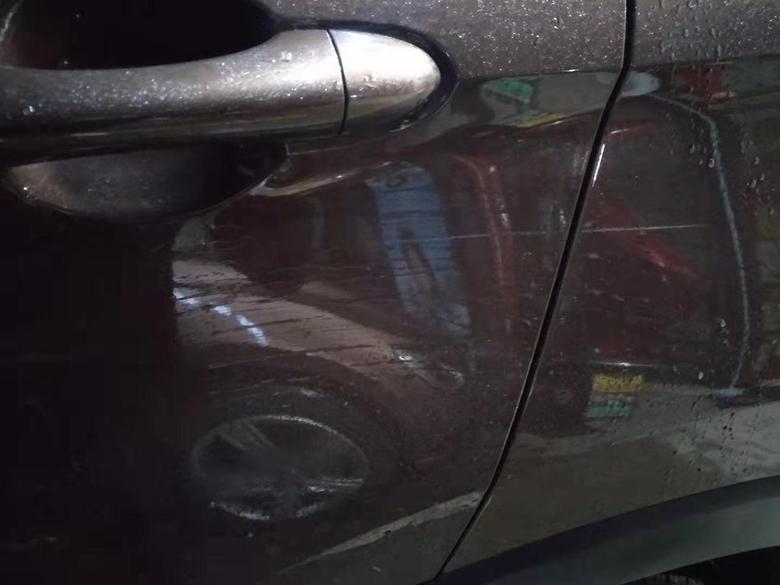 我刮到别人的车，2月份买的五菱宏光S3，两个点大概在自贡市内补漆多少钱