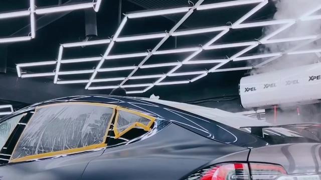 model x特斯拉MODEL X正在施工XPEL哑光专车专用隐形车衣✅真正专业的喷淋降尘无尘车间