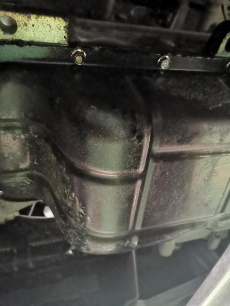 凯翼x5我的车在保修期内油底壳有漏油现象保养车时为什么要我交二百多元才给修呢