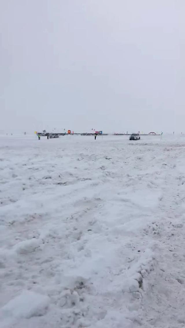 兰德酷路泽(进口)雪地400米速度赛。