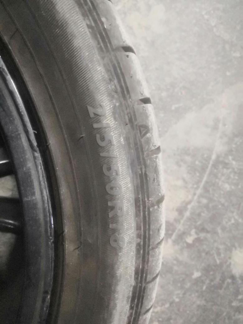 柯珞克豪华版这个轮胎是邓禄普215/50R18的吗？坏掉了，可以换其它规格215/55R18或者215/50R17的吗？
