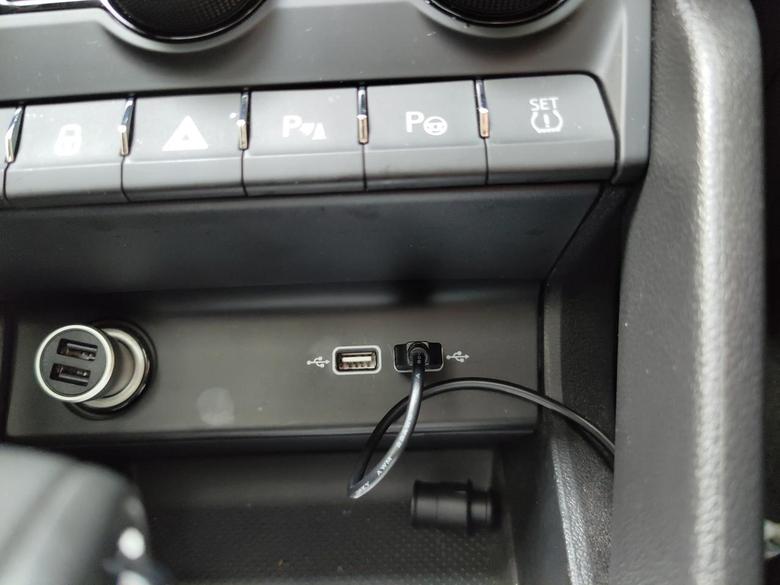 柯珞克前排usb接口锁车后还有电吗？插着行车记录仪会不会导致电瓶亏电啊？