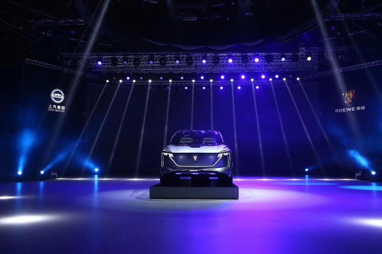 #2019上海车展##AUTOVISON#全球首款5G智能座舱亮相，荣威Visioni首创SPV车型新品类，智能主动交互座舱即将到来。传统车企发力，新势力根本没机会。#路上自媒体联盟#