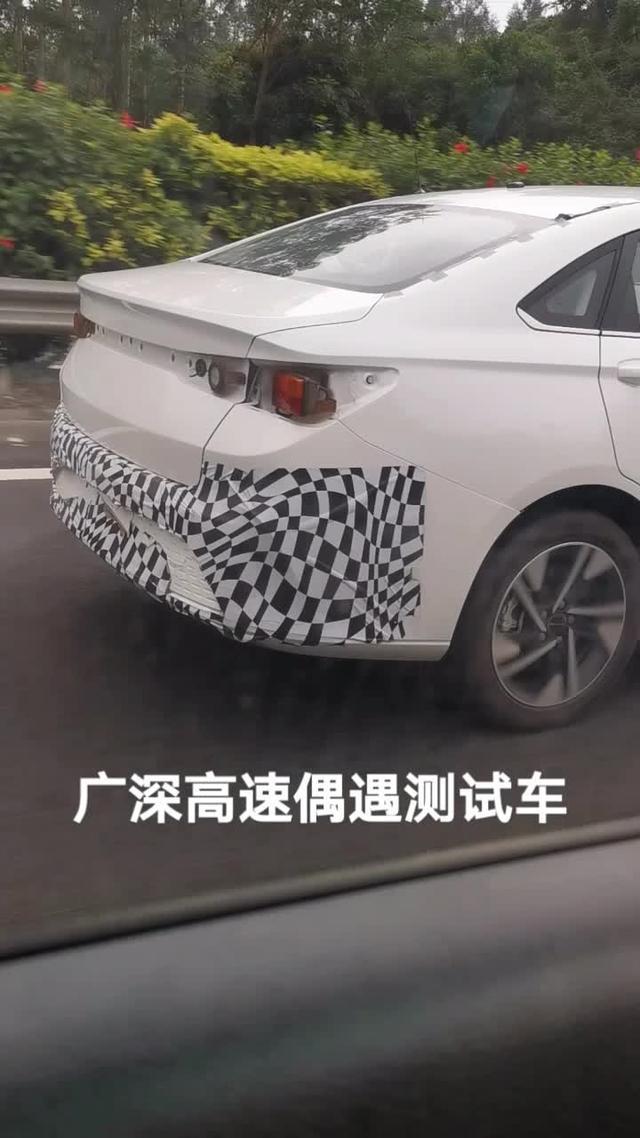 比亚迪x dream广深高速上深圳回广州偶遇自动驾驶测试车