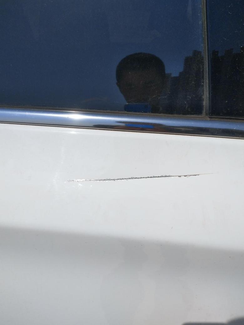 我的比亚迪宋Max车门挂了一道划痕很深，去维修店，说要全喷。请问喷出来有原车的漆好吗，会对车有影响吗