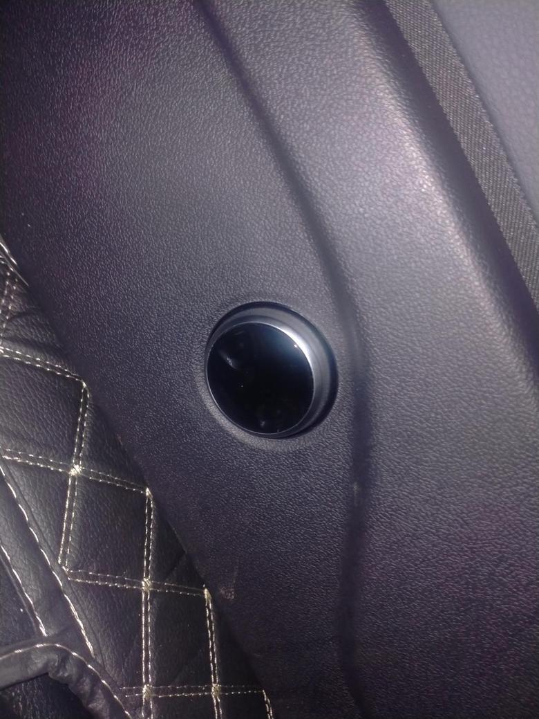 比亚迪宋MAX主驾驶坐下有个圆形按钮是干啥用的