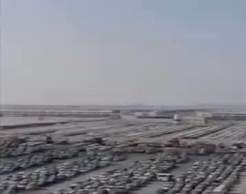 huracán在迪拜有一个巨大的“汽车坟场”，各种豪车落满灰尘无人问津，看看你想要哪一台？
