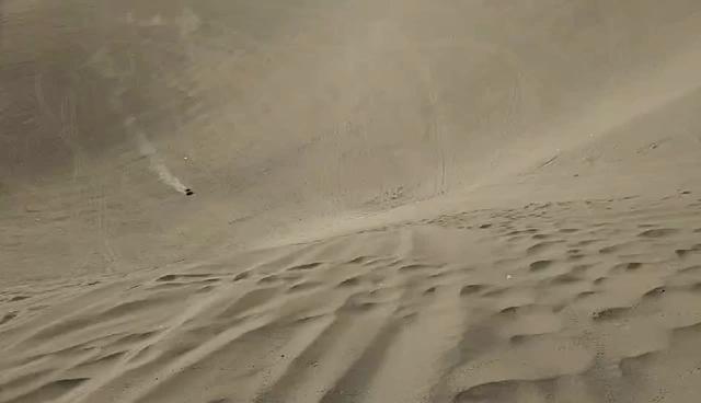 兰德酷路泽(进口)库木塔格沙漠，挑战沙漠大坡。