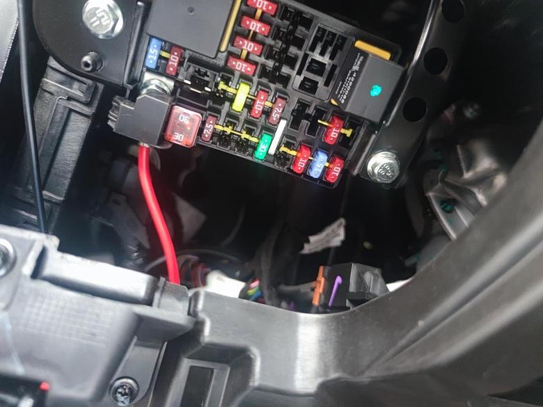 星途追风求助圈里哪位车友知道LX自带的行车记录仪是单独一个保险嘛?还是和哪些电器共用一个保险电路，在保险盒的哪个位置?可以的话在下图标出，感谢！