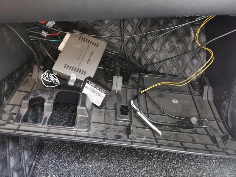 途乐安装卡仕达的道可视硬件太沉，扶手箱下部盖板总能掉下来怎么解决