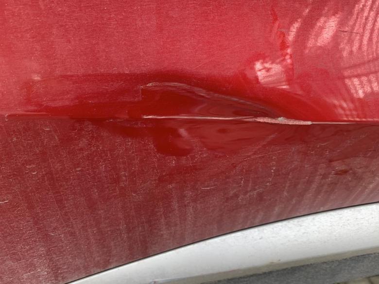 名爵zs一大早不懂谁把我车挂了，这种伤到底漆了么？修复要多少钱？