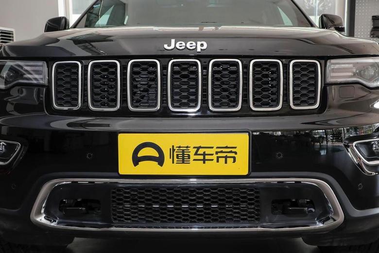 大切诺基(进口)2019款Jeep大切诺基除了搭载满足了国六排放标准的3.0LV6自然吸气发动机外，配置也进行了相应的增减，以提升自身产品竞争力。
