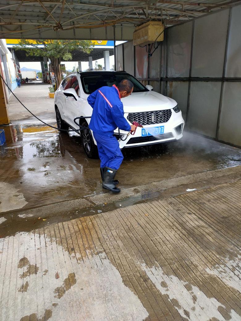 魏牌 vv5果然洗车只能靠加油免费或者老天下雨两种情况