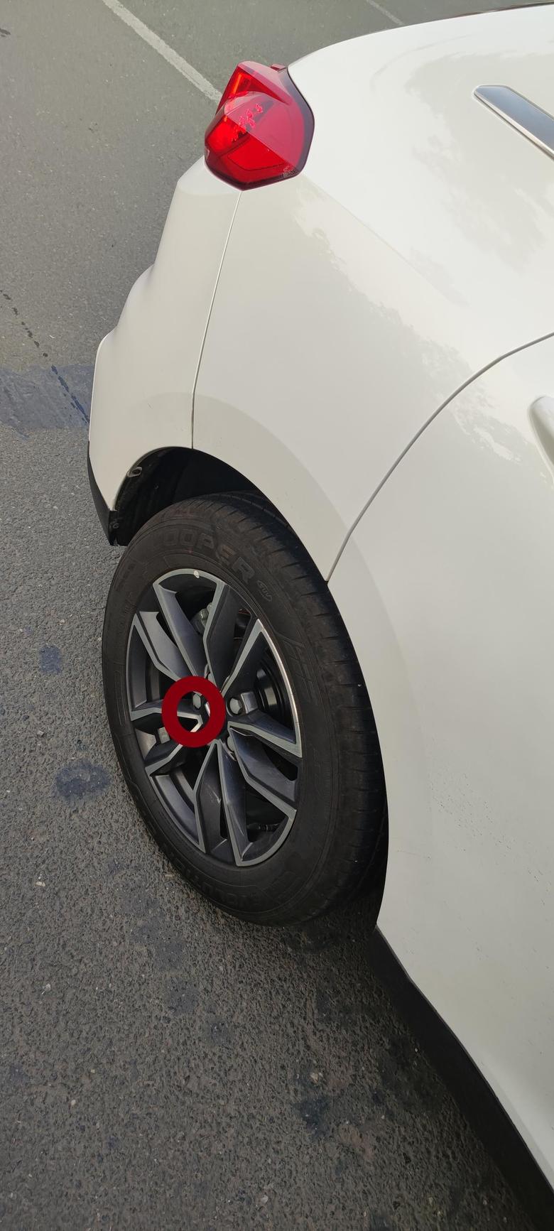 魏牌 vv5这个轮子上的是螺丝还是螺丝盖子啊，换轮胎时候直接用电板子行吗，哪个是防盗螺丝