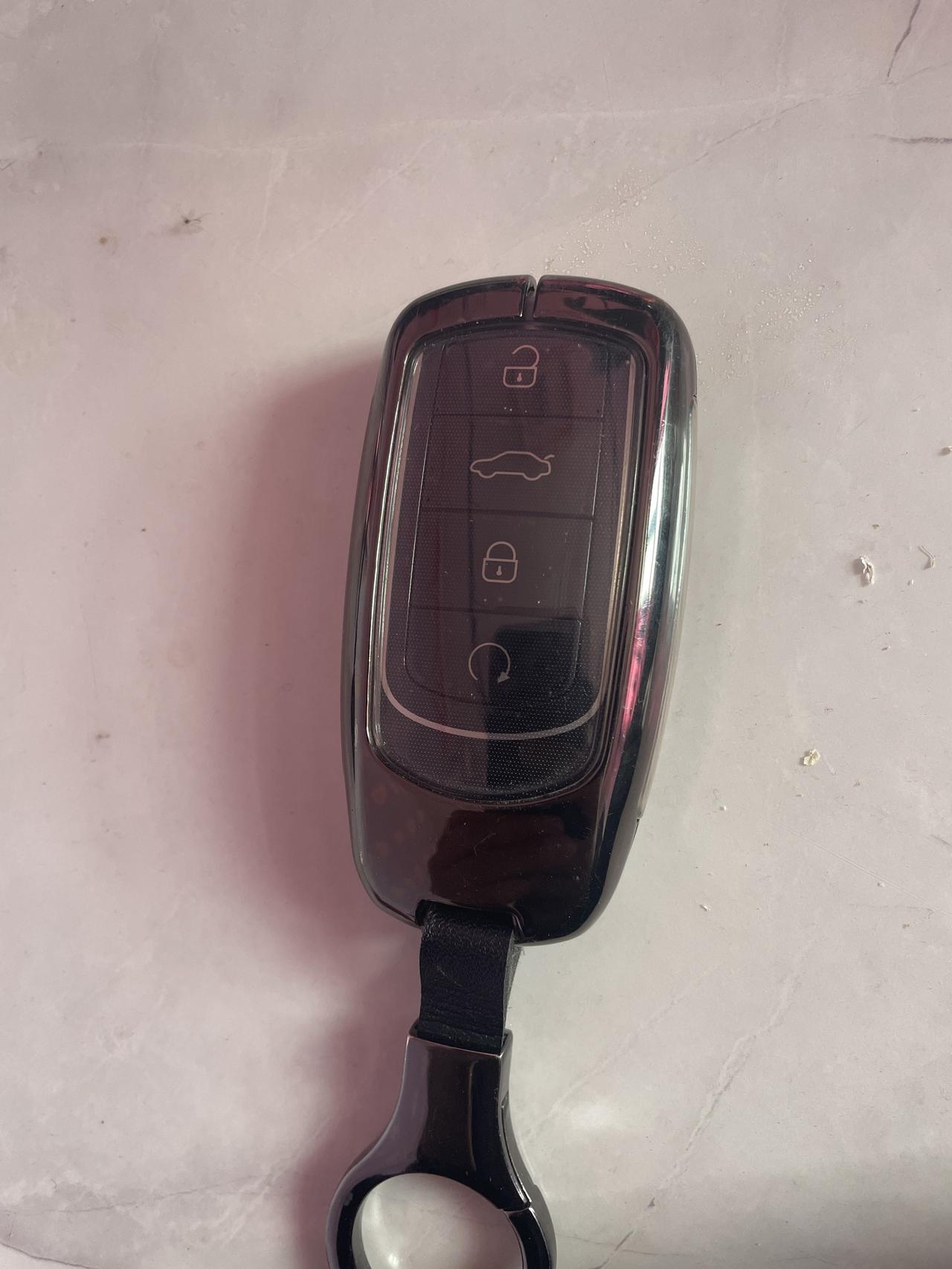 奇瑞瑞虎8 各位广大的车友 最近都不想带钥匙出门 没有啥方法可以用手机上互联操作开车啥的？